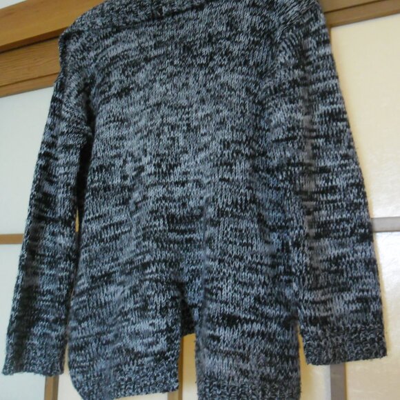 Cowl neck sweater with pocket detail. Medium size. - Picture 3 of 5